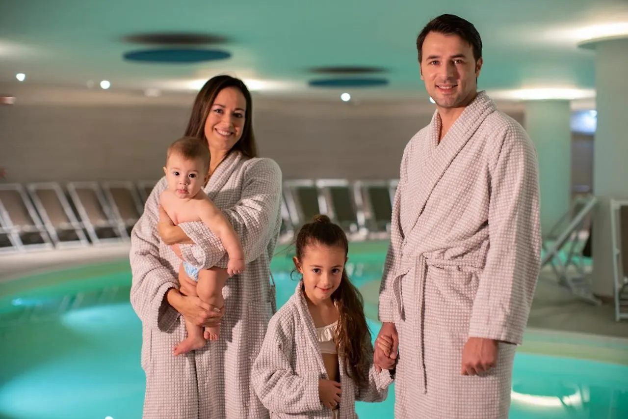 ホテル Le Torri Del Garda Familyspa Resort トッリ・デル・ベーナコ